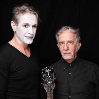 Δημήτρης Καμαρωτός: Η κιθάρα, ο Άμλετ και οι αόρατοι συμπαίκτες