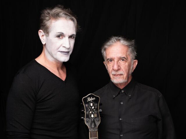 Δημήτρης Καμαρωτός: Η κιθάρα, ο Άμλετ και οι αόρατοι συμπαίκτες