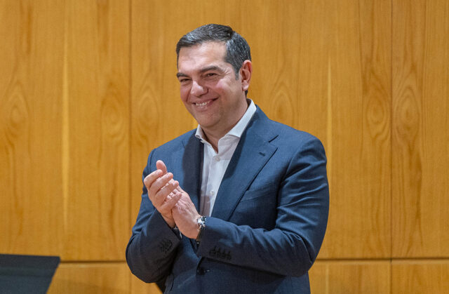 Τσίπρας σε πρώτο πρόσωπο: Επιστροφή με αφήγημα, χρονοδιάγραμμα και αιχμές