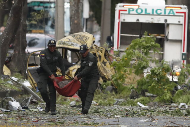 Κολομβία: Βομβιστική επίθεση μπροστά σε αεροπορική βάση – 5 νεκροί και 36 τραυματίες