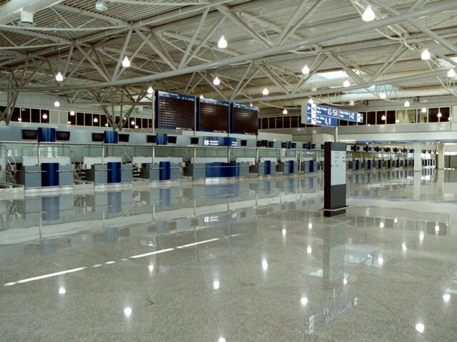 Το “Ελευθέριος Βενιζέλος” λειτούργησε χωρίς εφεδρικές συχνότητες καταγγέλει η Ryanair