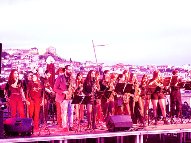 Jazz Sharp 9: Μία big band που γεννήθηκε στους διαδρόμους ενός σχολείου