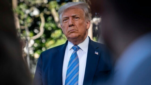 Ο Ντ.Τραμπ επισκέπτεται τους στρατιωτικούς και τους αστυνομικούς που ανέπτυξε στην Ουάσιγκτον