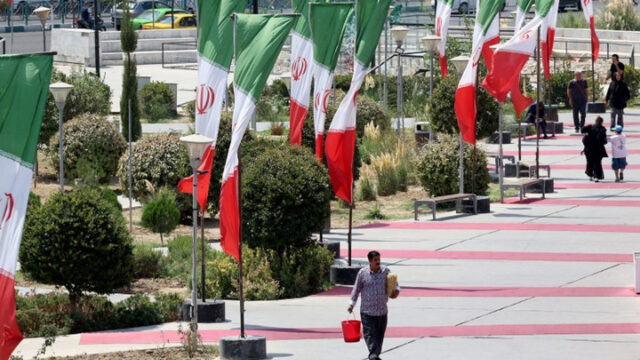 Το Βερολίνο συνιστά στους πολίτες του να φύγουν από το Ιράν και να μην ταξιδεύουν στη χώρα