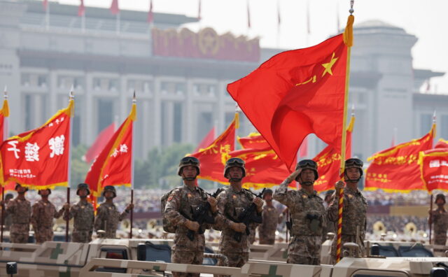 Μεγάλη στρατιωτική παρέλαση στο Πεκίνο: Μήνυμα αποτροπής με πολλαπλούς αποδέκτες