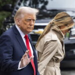 Βρετανία: Έφτασε στο Λονδίνο ο Τραμπ μαζί με τη Μελάνια