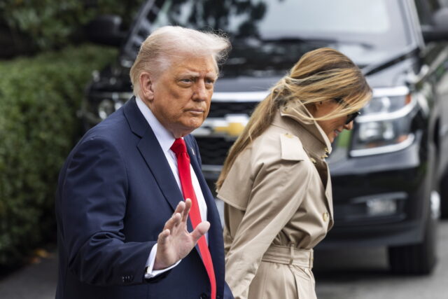 Βρετανία: Έφτασε στο Λονδίνο ο Τραμπ μαζί με τη Μελάνια