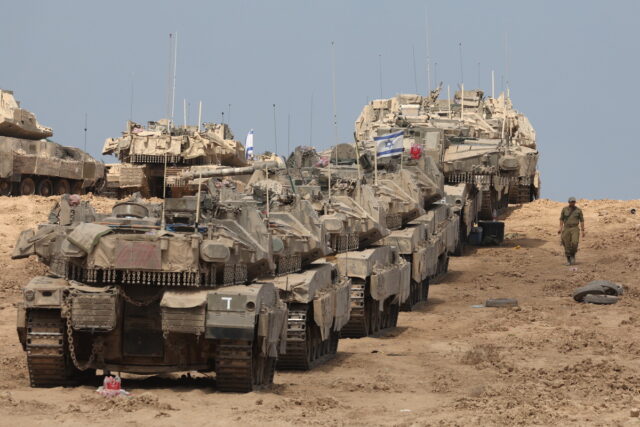 Ισραηλινά τανκς σαρώνουν την πόλη της Γάζας – Χιλιάδες άμαχοι εκτοπίζονται [ΒΙΝΤΕΟ]