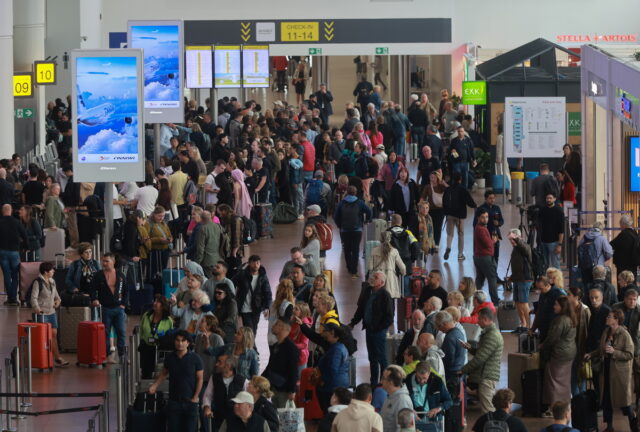 Αποκατάσταση της λειτουργίας στα ευρωπαϊκά αεροδρόμια μετά τις κυβερνοεπιθέσεις