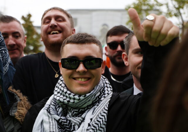 Kneecap: Τέλος στη δίωξη του Μο Τσάρα – Άκυρη κρίθηκε η κατηγορία για τρομοκρατία