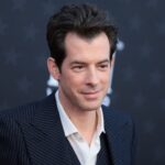 Τα απομνημονεύματά του κυκλοφόρησε ο Βρετανός-Αμερικανός μουσικός, DJ, τραγουδοποιός και παραγωγός Μαρκ Ρόνσον