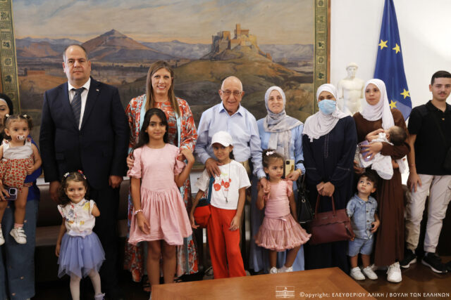 Παιδιά από την Παλαιστίνη στη Βουλή με πρωτοβουλία της Ζωής Κωνσταντοπούλου