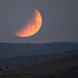 Ματωμένη σελήνη: Μία από τις μεγαλύτερες ολικές εκλείψεις των τελευταίων δεκαετιών