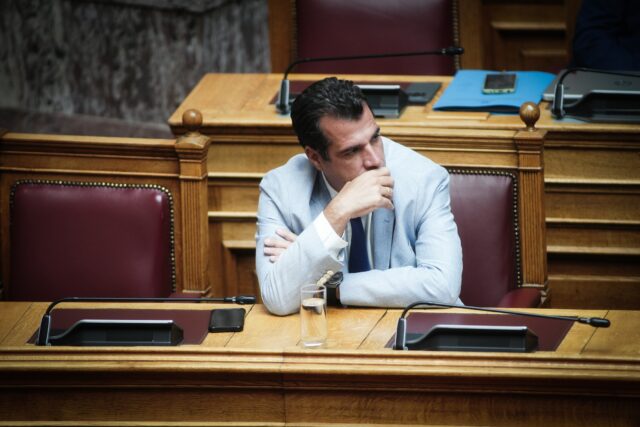 Εγκύκλιος Πλεύρη καταργεί τον όρο «παράτυπη μετανάστευση»