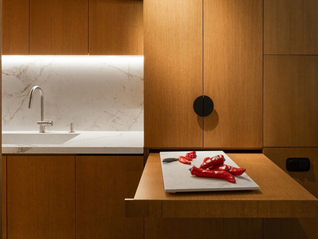 Δομική και υλική λιτότητα σε μια σύγχρονη κατοικία στη Θεσσαλονίκη