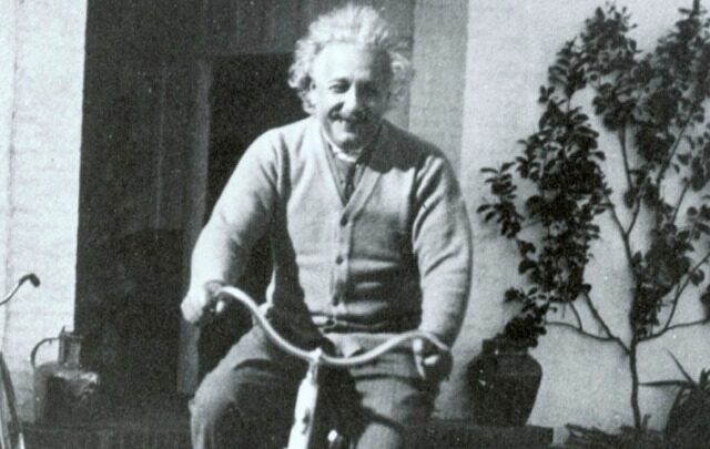 Bιολί του Αϊνστάιν αναμένεται να πωληθεί σε δημοπρασία έως και 300.000 αγγλικές λίρες