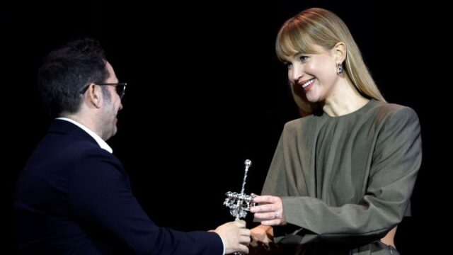 Η Τζένιφερ Λόρενς καταδικάζει την «απαράδεκτη γενοκτονία» που διαπράττεται στη Γάζα