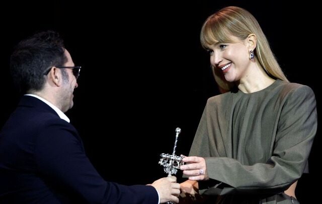 Η Τζένιφερ Λόρενς καταδικάζει την «απαράδεκτη γενοκτονία» που διαπράττεται στη Γάζα