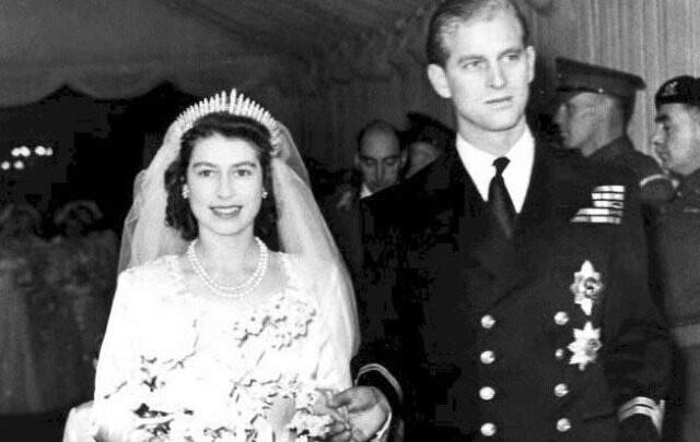 Το νυφικό της βασίλισσας Ελισάβετ Β’ θα παρουσιαστεί σε έκθεση μόδας στο Μπάκιγχαμ