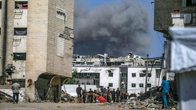 Τα ισραηλινά άρματα μάχης προωθούνται βαθύτερα στην πόλη της Γάζας