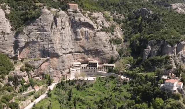 Συνελήφθη ηγούμενος μονής στα Καλάβρυτα που ετοιμαζόταν να πουλήσει θρησκευτικά κειμήλια