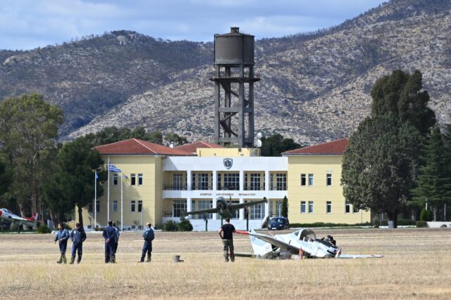 Ατύχημα με εκπαιδευτικό αεροπλάνο στο Τατόι: Στο νοσοκομείο τα δύο μέλη του πληρώματος