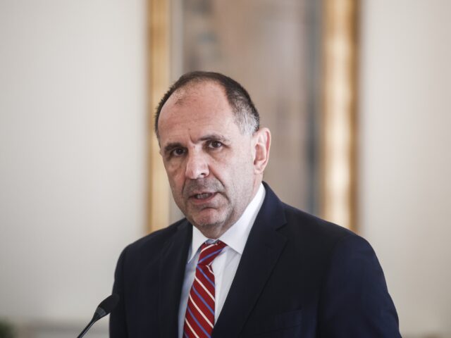 Γεραπετρίτης: «Δεν απειλείται η ναυτική βάση της Σούδας»