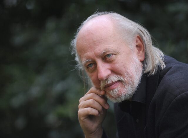 Ο Ούγγρος συγγραφέας Λάσλο Κρασναχορκάι τιμήθηκε με το Νόμπελ Λογοτεχνίας 2025