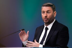 Νίκος Ανδρουλάκης για αγρότες: «Η κυβέρνηση έχει το μαχαίρι και το πεπόνι»