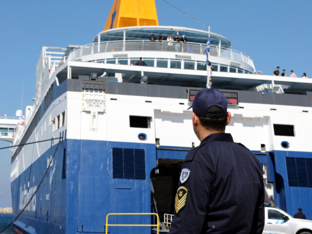 Δεμένα τα πλοία στον Πειραιά λόγω παμπειραϊκής απεργίας