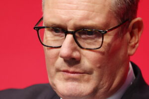 Σκάνδαλο Μάντελσον-Έπστιν: Διέξοδο αναζητεί ο Κιρ Στάρμερ