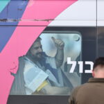 Οι 20 όμηροι που απελευθέρωσε η Χαμάς παραδόθηκαν στον ισραηλινό στρατό