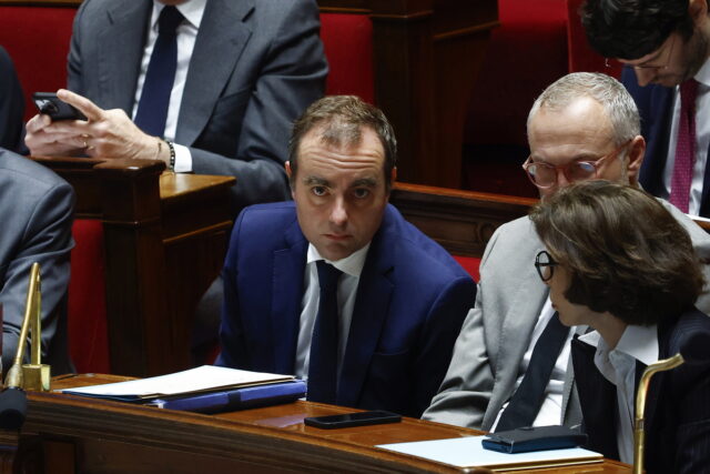 Η γαλλική Εθνοσυνέλευση απέρριψε την πρόταση μομφής κατά του Λεκορνί