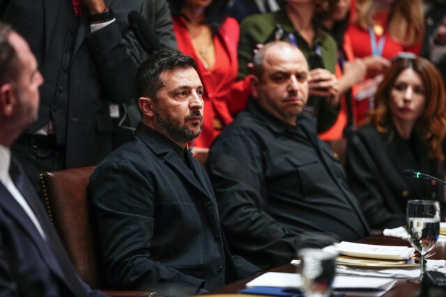 Ο Ζελένσκι δηλώνει «έτοιμος» να συναντηθεί με Τραμπ και Πούτιν στη Βουδαπέστη