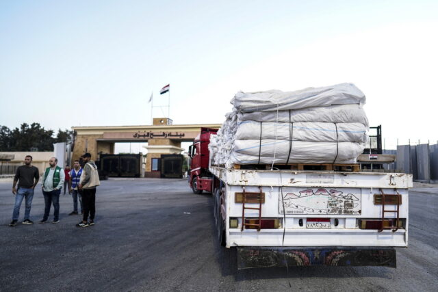 Γάζα: Με το σταγονόμετρο εισέρχεται η ανθρωπιστική βοήθεια στον παλαιστινιακό θύλακα