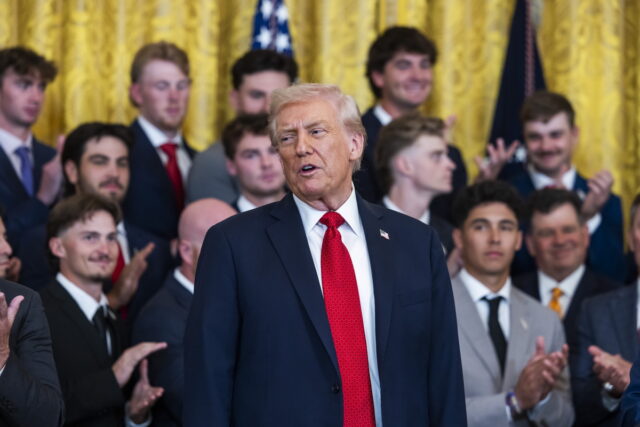 ΗΠΑ: Η δημοτικότητα του Τραμπ αυξάνεται παρά το shutdown