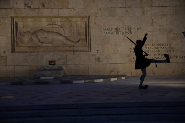 Κυβερνητικές πηγές για Χάρη Δούκα: «Μέσα σε λίγες ώρες αναίρεσε τον εαυτό του»