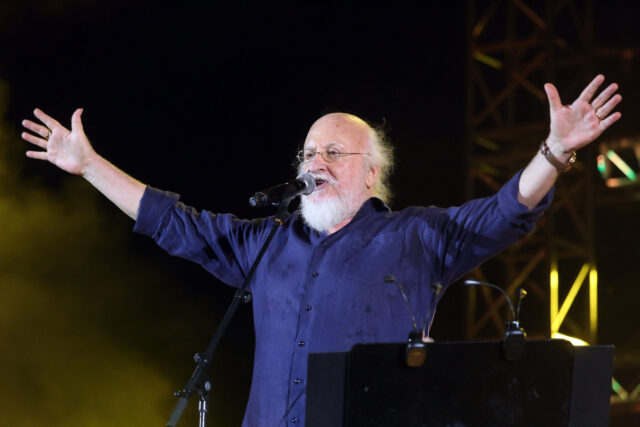 Ο πολιτικός κόσμος αποχαιρετά τον Διονύση Σαββόπουλο