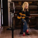 «Δεν πέθανα ακόμη»: H Ντόλι Πάρτον διαψεύδει τις φήμες που τη ήθελαν ετοιμοθάνατη