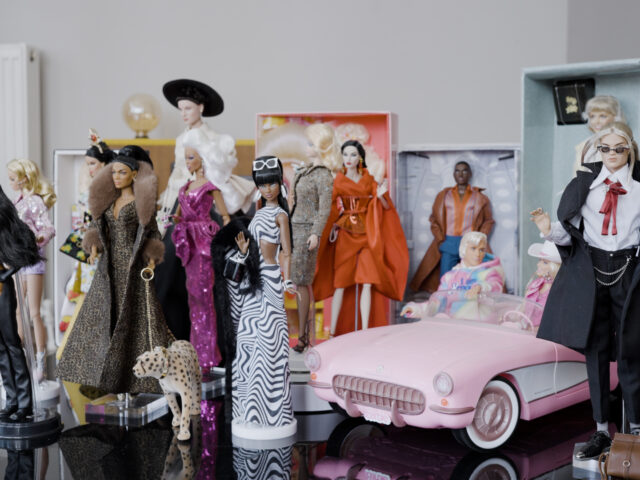 Τι κάνουν παραπάνω από 300 Barbie σε ένα σπίτι στη Θεσσαλονίκη;