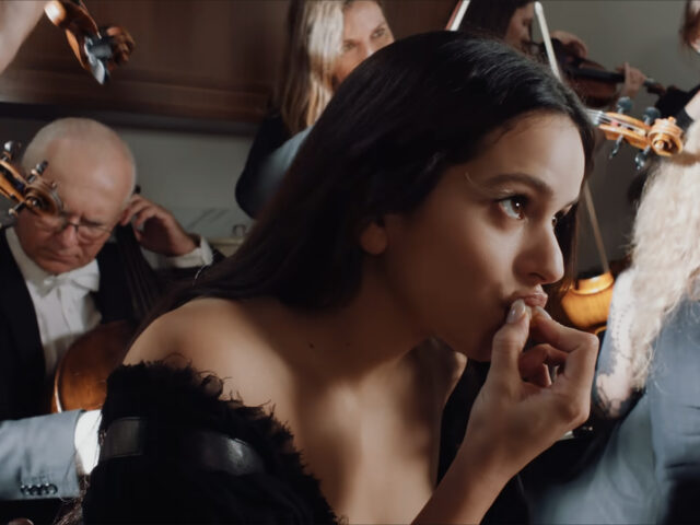 Rosalía: Η ιστορία πίσω από το νέο της τραγούδι Berghain και οι καλύτερες αντιδράσεις στα σόσιαλ