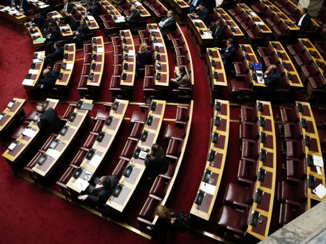 Βουλή: Εγκρίθηκε η πρόταση Μητσοτάκη για Διακομματική στον πρωτογενή τομέα