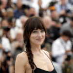 Η Ντακότα Τζόνσον «καρφώνει» τον Γιώργο Λάνθιμο: «Υπάρχουν κι άλλες ηθοποιοί εκτός από την Στόουν»