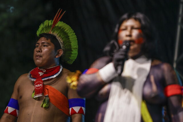Βραζιλία: Αυτόχθονες διαδηλωτές μπλοκάρουν την είσοδο της COP30