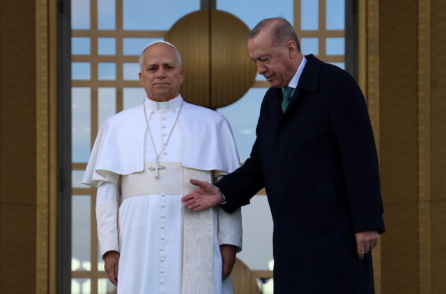 Τουρκία: Ο Ερντογάν υποδέχεται τον πάπα στην Άγκυρα