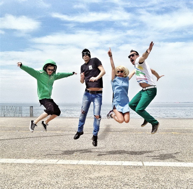 Οι Lip Forensics «ζεσταίνουν» τη σκηνή πριν την εμφάνιση των Mikro στο Gagarin 205