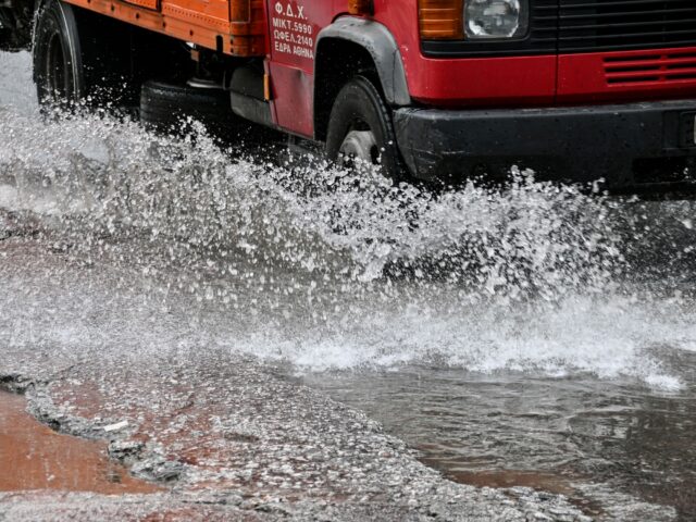 Σοβαρά προβλήματα και καταστροφές από την σφοδρή νεροποντή στην Ηλεία