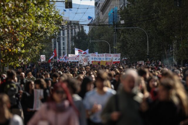 «H Παιδεία δεν είναι εμπόρευμα»: Πανεκπαιδευτικό συλλαλητήριο στο κέντρο της Αθήνας