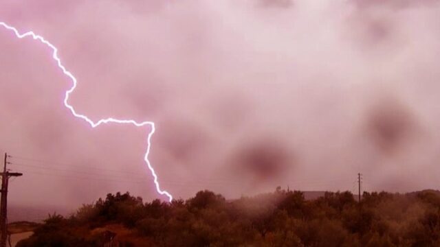 Κακοκαιρία στη Δυτική Ελλάδα: Μηνύματα του 112 σε Ιωάννινα και Άρτα