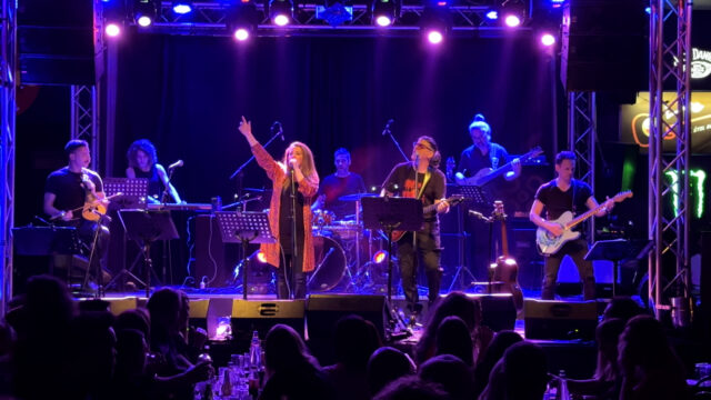 Οι Όναρ γιορτάζουν τα 26 χρόνια παρουσίας τους στο Holywood Stage